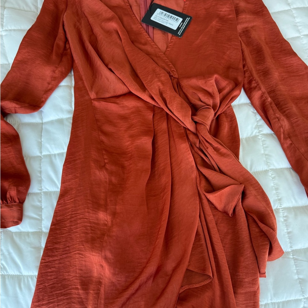 PrettyLittleThing tie side  Ruched V-Neck Dress in Brown and Orange